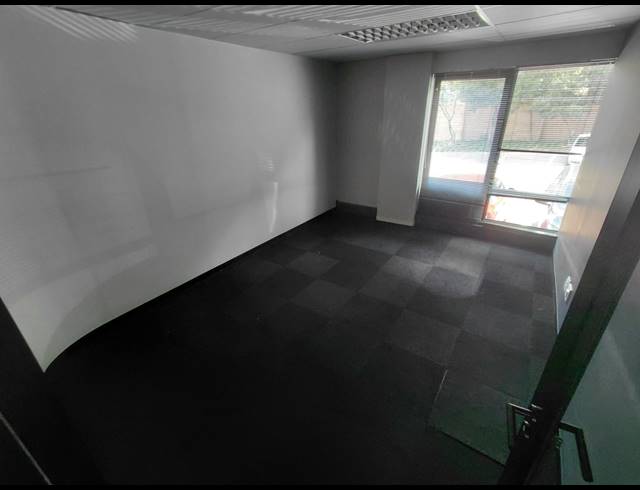 330M² OFFICE TO LET IN MAGALIESSIG
